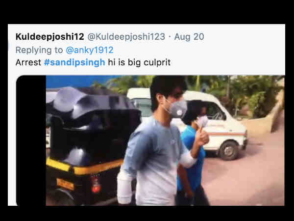 sandip-singh-in-sushant-s-ambulance-talking-in-sign-language-to-mumbai-police-video-leak