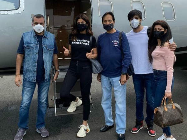  सभी का किरदार