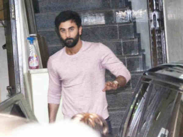 ranbir-kapoor-visits-alia-bhatt-s-home-with-family-see-pics