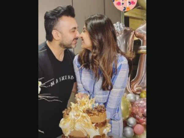 shilpa-shetty-and-raj-kundra-celebrate-their-wedding-annniversary-with-cuddly-pics