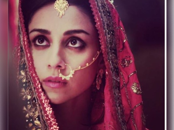 अगर अपने अपकमिंग प्रोजेक्ट के बारे में कुछ बताना चाहें?