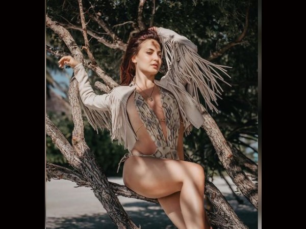  एली अवराम आइटम सॉन्ग