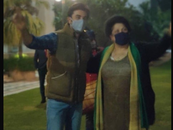 ranbir-kapoor-celebrates-lohri-in-delhi-with-fans-while-shooting-for-luv-ranjan-s-next