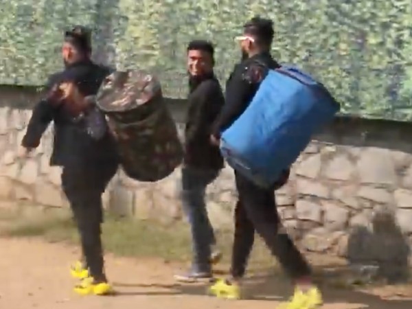 ढोल वाले भी पहुंचे ढोल वाले भी पहुंचे