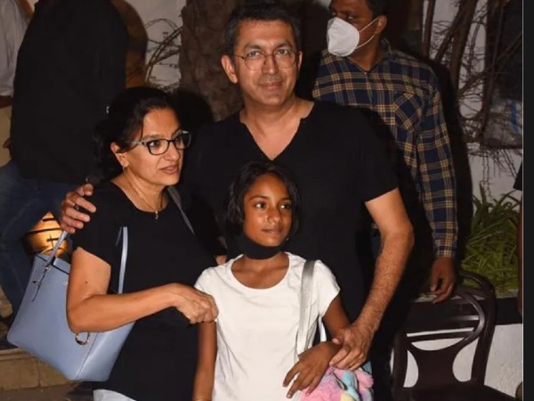 पहुंच रहे हैं रिश्तेदार पहुंच रहे हैं रिश्तेदार