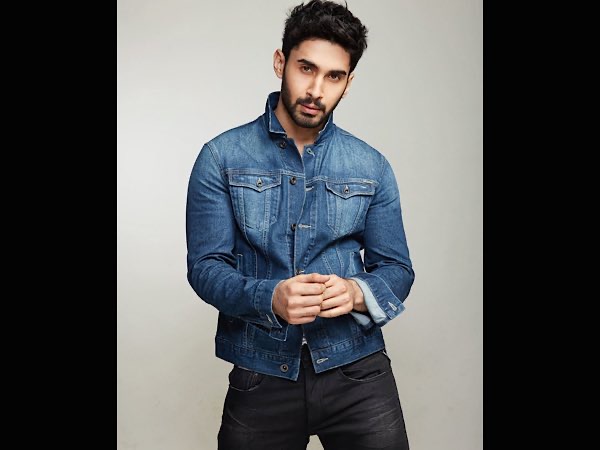 4 फिल्मों में काम