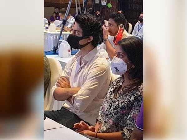 आर्यन का क्रिकेट प्यार