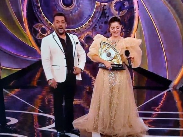 rubina-dilaik-wins-bigg-boss-season-14-forgets-to-take-the-trophy