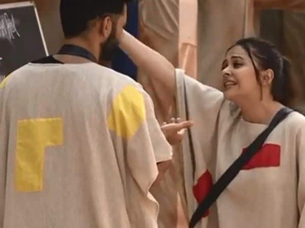 फैन्स ने कहा गलत हुआ