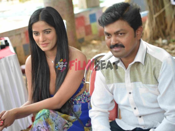 बाथरूम से पूनम पांडे ने खुद लीक किया जब वीडियो