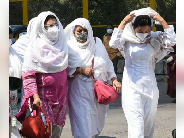 पिता जफर अहमद का अंतिम संस्कार