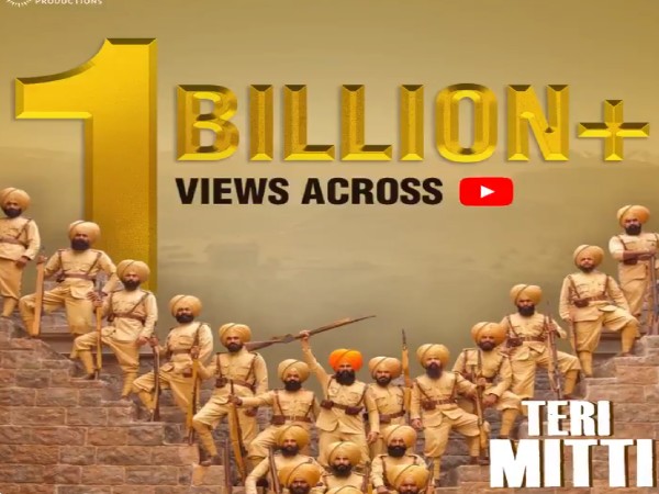 कमेंट कर रहे हैं