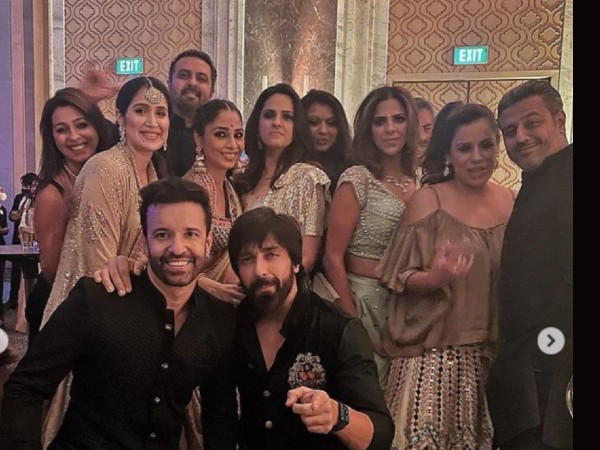 गुलज़ार हुई रात