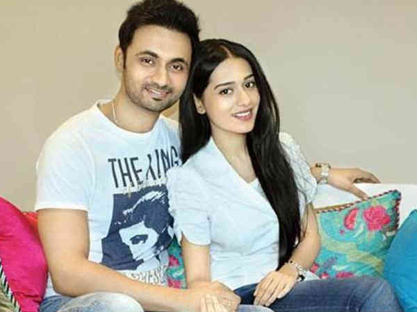 अनमोल ने लिखा ये कठिन ड्यूटी है अनमोल ने लिखा ये कठिन ड्यूटी है