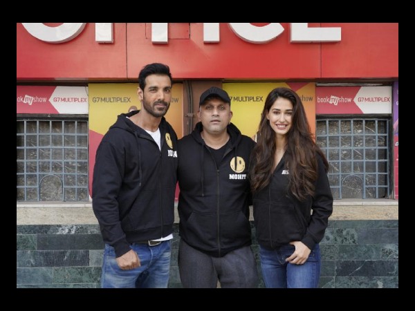 एक विलेन 2 की शूटिंग छोड़ पार्टी में पहुंची