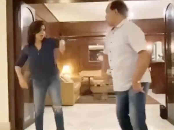 सीख रही हैं डांस