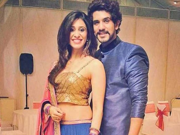 सुना गाना और दिल दे बैठीं