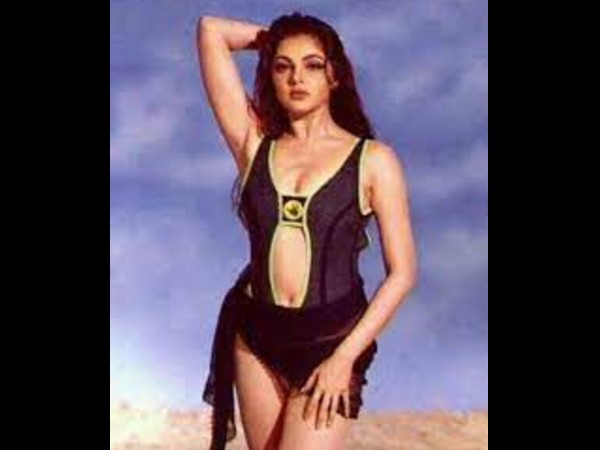 मैगजीन ब्लैक में जमकर बिकी