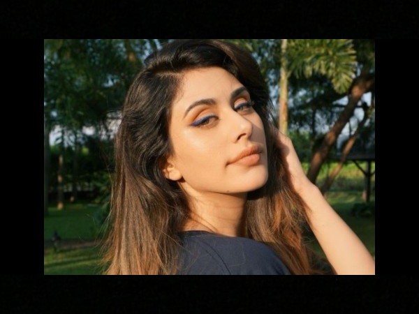 पहले भी सोशल मीडिया से बना चुकी हैं दूरी