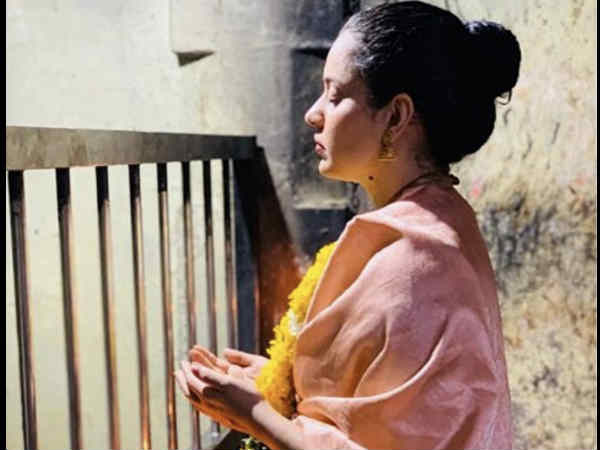 ध्यान में लीन