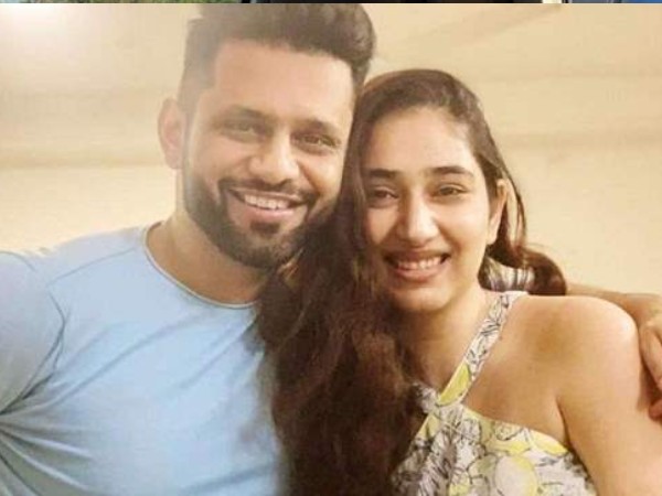 साथ समय बिताते अच्छे दोस्त