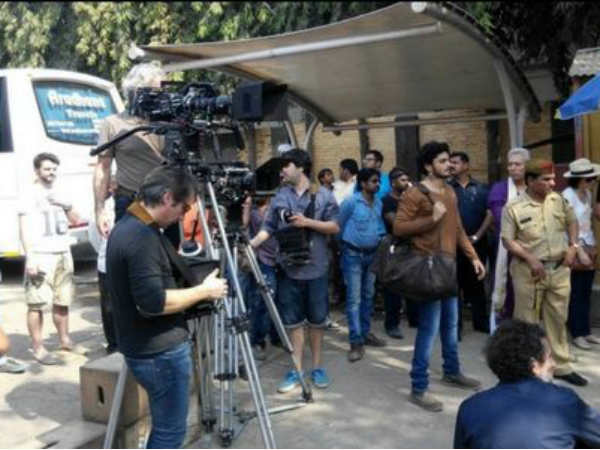 बड़ी फिल्में फिर रिलीज को तरस रही बड़ी फिल्में फिर रिलीज को तरस रही