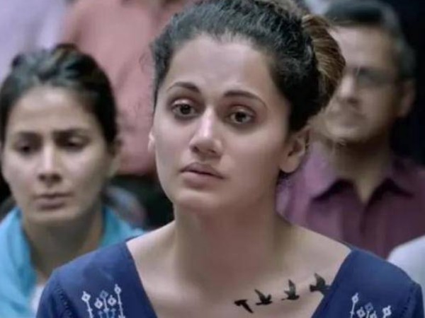 पिंक के साथ मज़बूत पकड़ पिंक के साथ मज़बूत पकड़