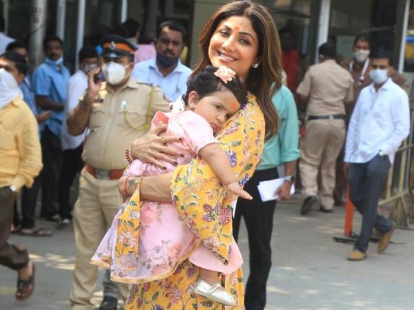 शिल्पा शेट्टी पॉजिटिव नहीं आई हैं 