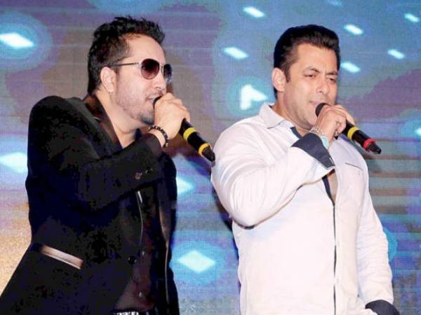 पठान में एक रोल