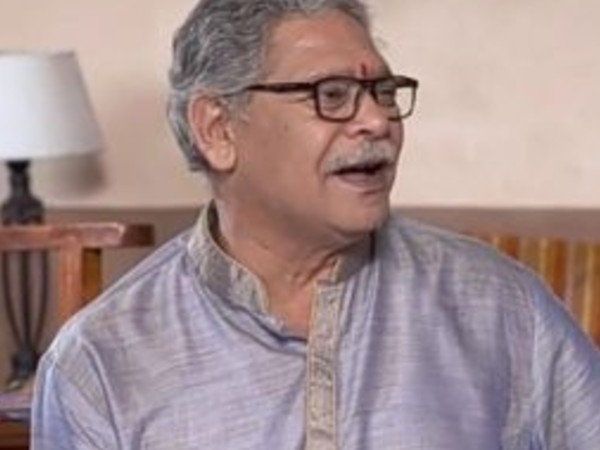 हिंदी फिल्मों से दूर