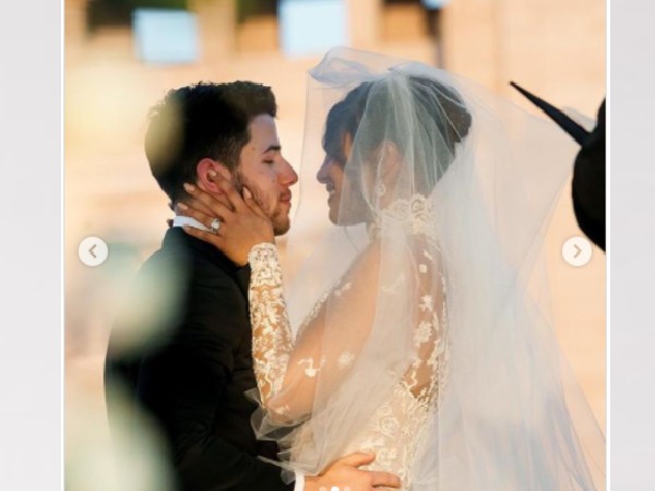 वोग के लिए करवाया फोटोशूट वोग के लिए करवाया फोटोशूट