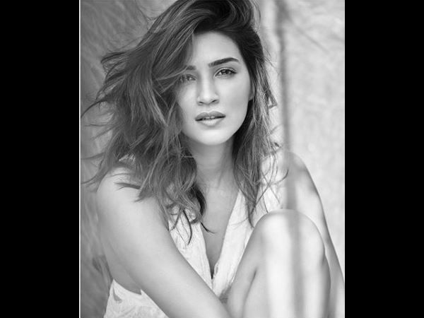 कंटेंट फिल्म- मिमी में सोलो लीड