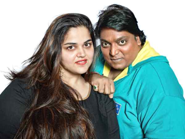 पत्नी दे रही हैं साथ