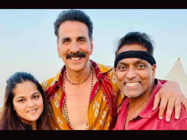 akshay-kumar-provides-monthly-ration-to-3600-dancers-on-ganesh-acharya-s-50th-birhday