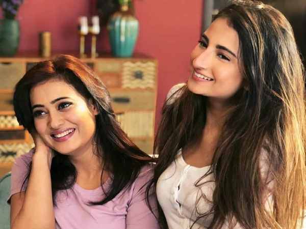 लगातार लड़ रही हैं