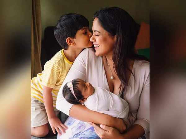 सब साथ थे फिर भी अकेली