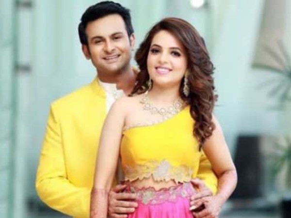 चाहती थीं भव्य शादी