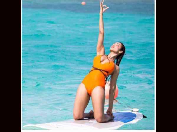 एक और मुद्रा