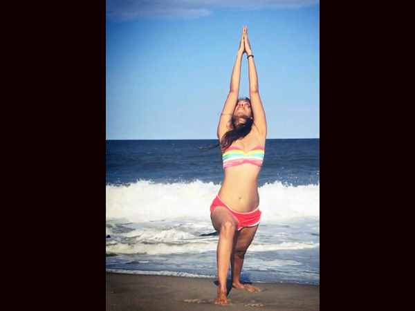 समुद्र किनारे योग