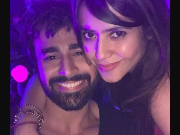 एकता कपूर का भी मिला साथ