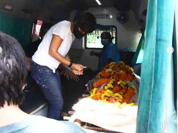 टूट गया हंसता खेलता परिवार