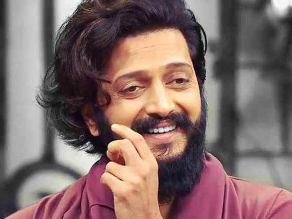 डिजिटल डेब्यू में व्यस्त