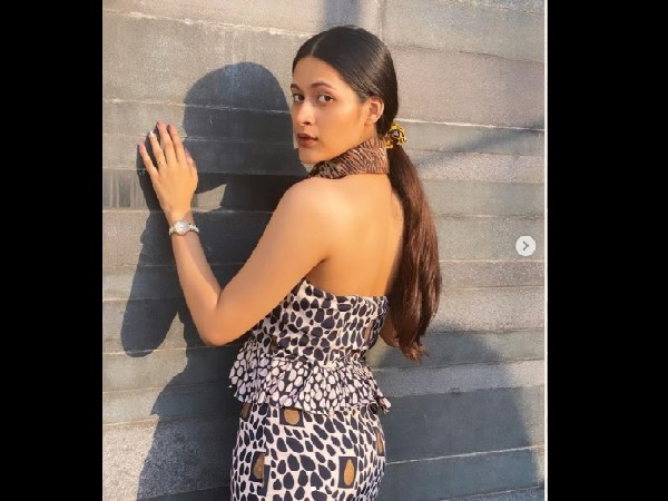 सोशल मीडिया पर एक्टिव