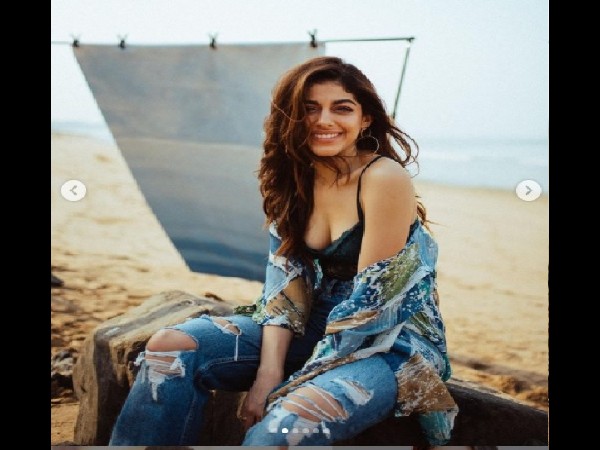 अलाया फर्नीचरवाला का हॅाट लुक अलाया फर्नीचरवाला का हॅाट लुक