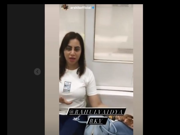 अर्शी खान ने लगाई राहुल और दिशा परमार की शादी के लिए मेहंदी