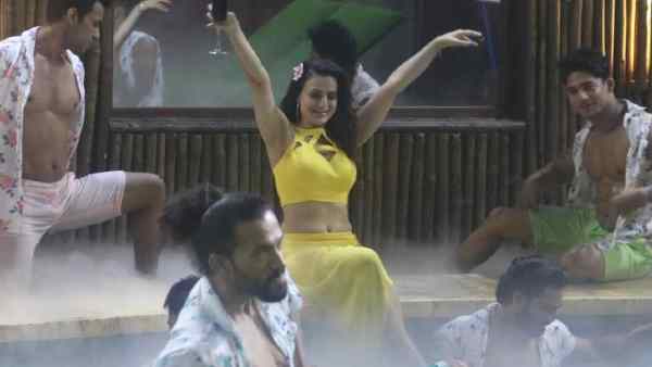 अमीषा पटेल ने किया था रिप्लेस अमीषा पटेल ने किया था रिप्लेस