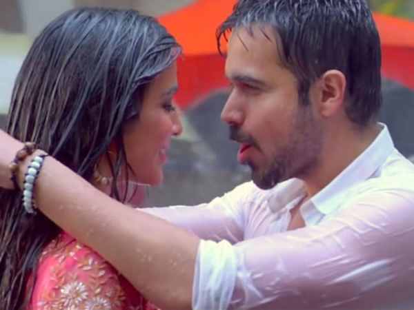 विशेष फिल्म्स के साथ ढेरों प्रोजेक्ट्स