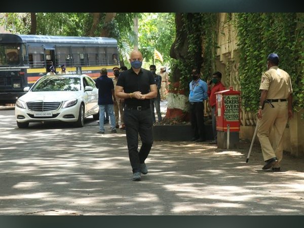 अनुपम खेर भी दिखे