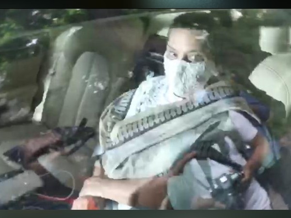 शबाना आजमी की आंखों में आंसू दिखे