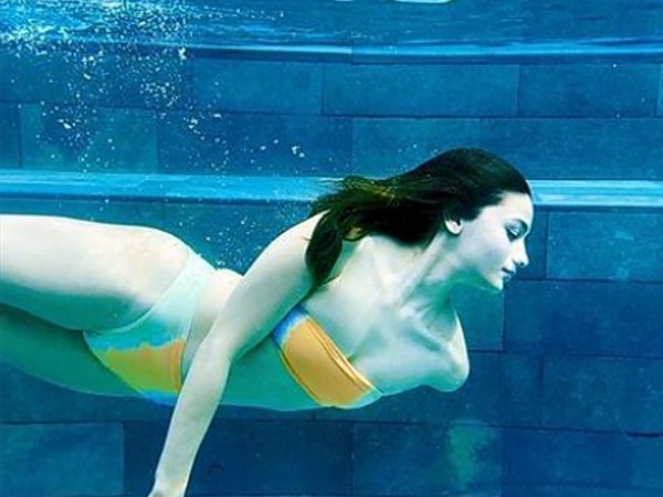 जलपरी बनीं जब आलिया भट्ट जलपरी बनीं जब आलिया भट्ट